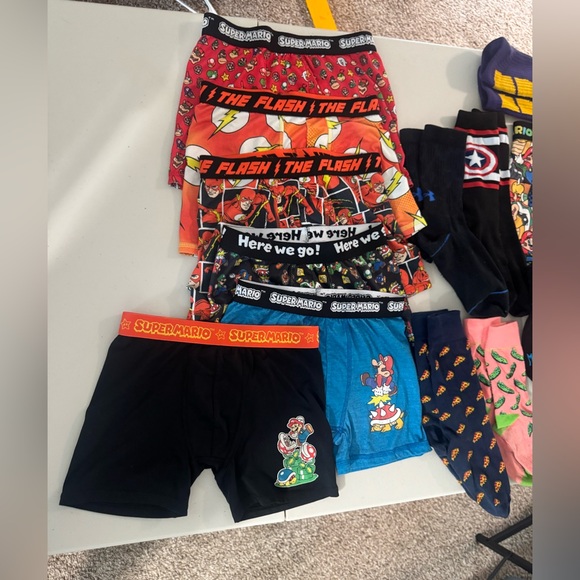 Super Mario & Flash youth underwear. Avenger, Mario, Under Armour socks - Picture 5 of 6
